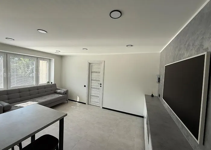 Апартаменты New Modern In The Centre *