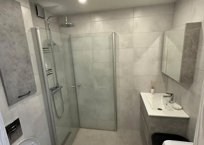 New Modern In The Centre *